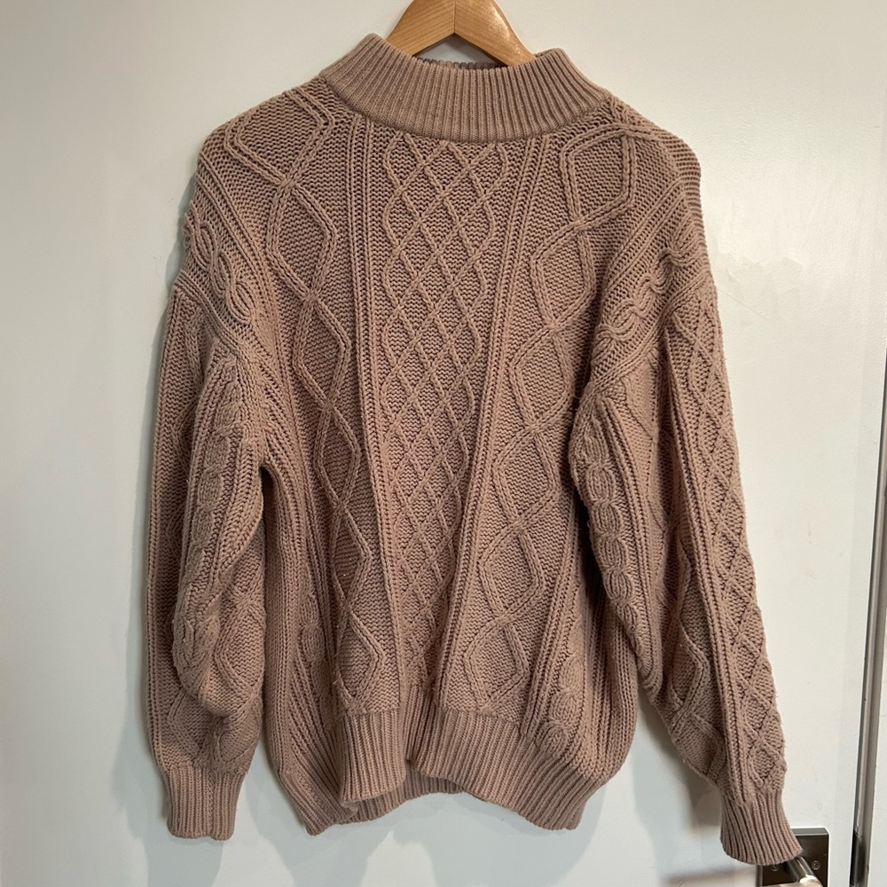 Vintage Cable knit sweater in neutral beige, size Small to Medium, unbranded
